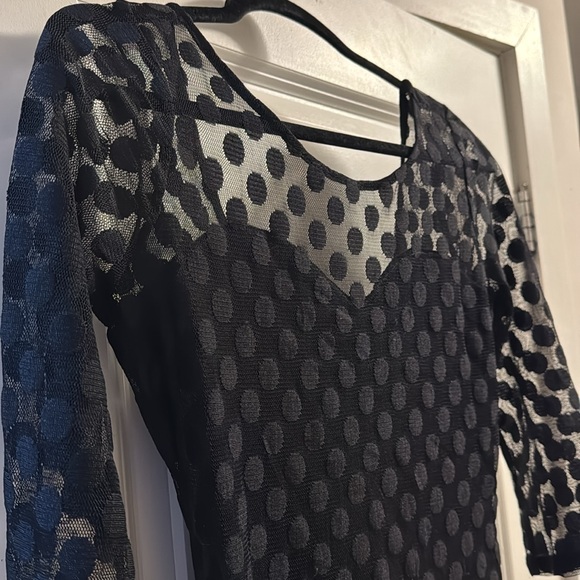 Lace Guess Top - Picture 2 of 7